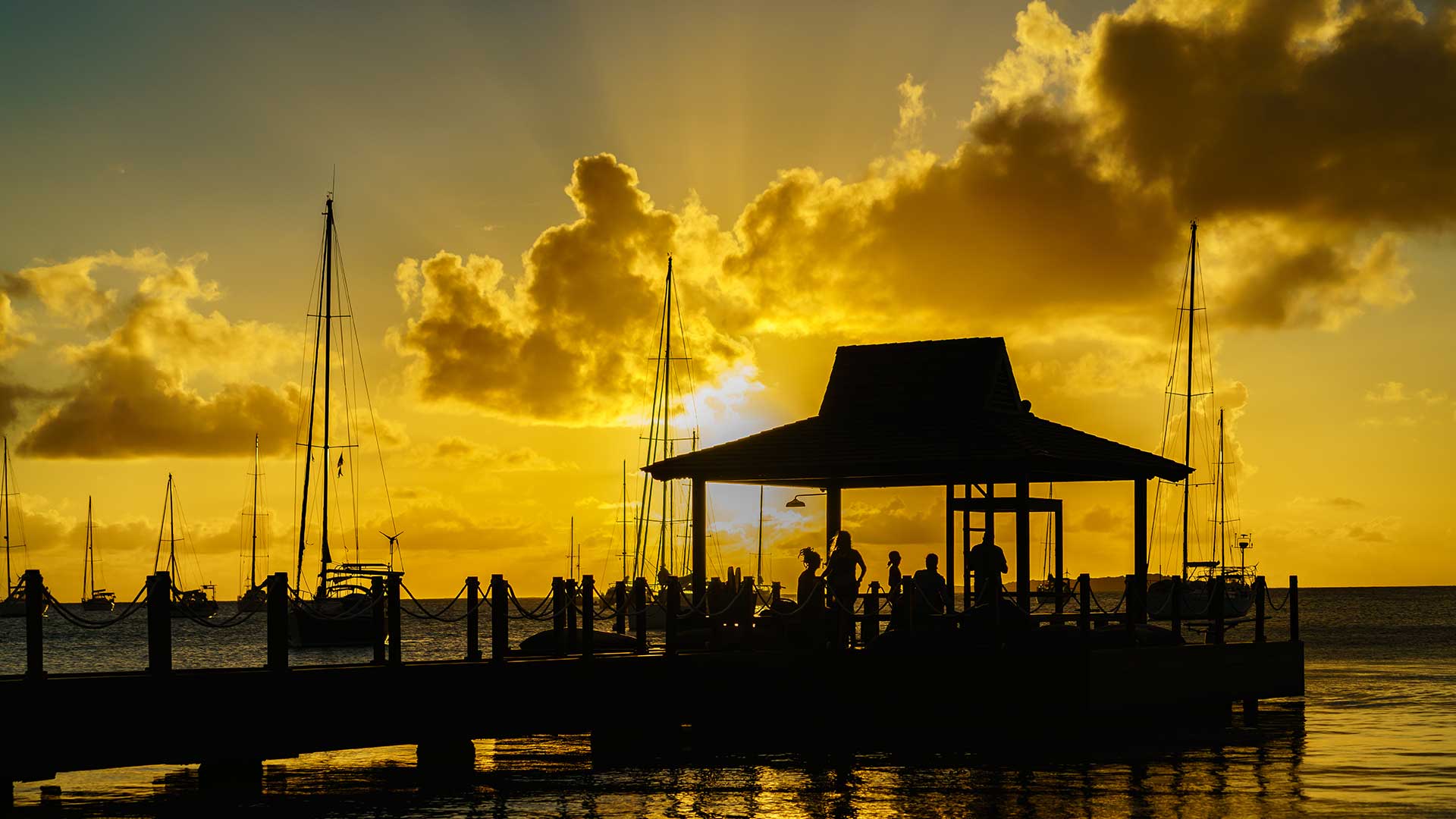 Jetty-Gazebo-Dining