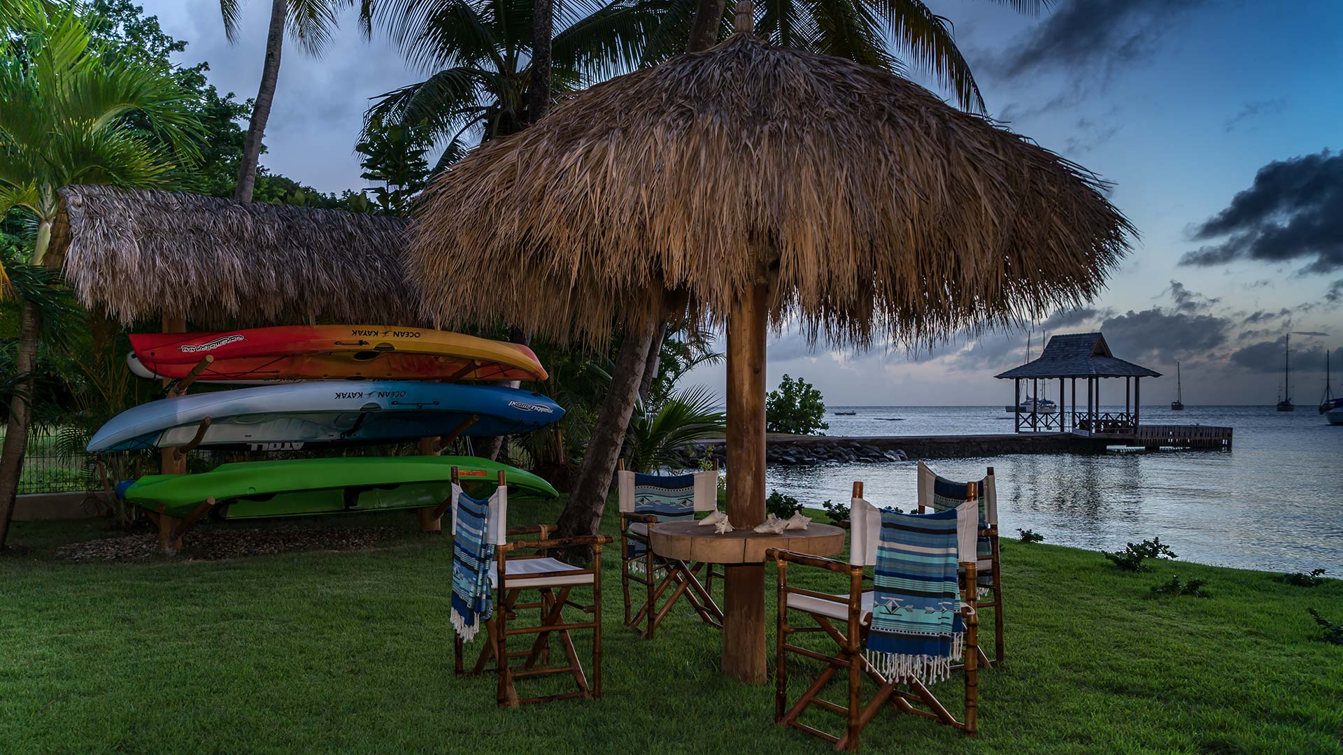 Kayak-and-Paddie Boarding Solamente Villa